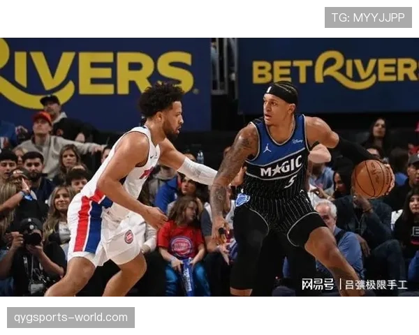 凯德·坎宁安无球跑动拉开空间，提升球队三分命中率驱动进攻效率