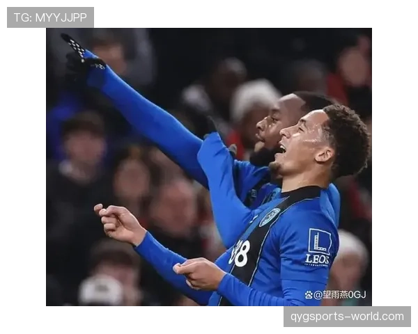 曼联防守体系漏洞频出问题在近期比赛中显现，对球队稳定性与表现造成影响